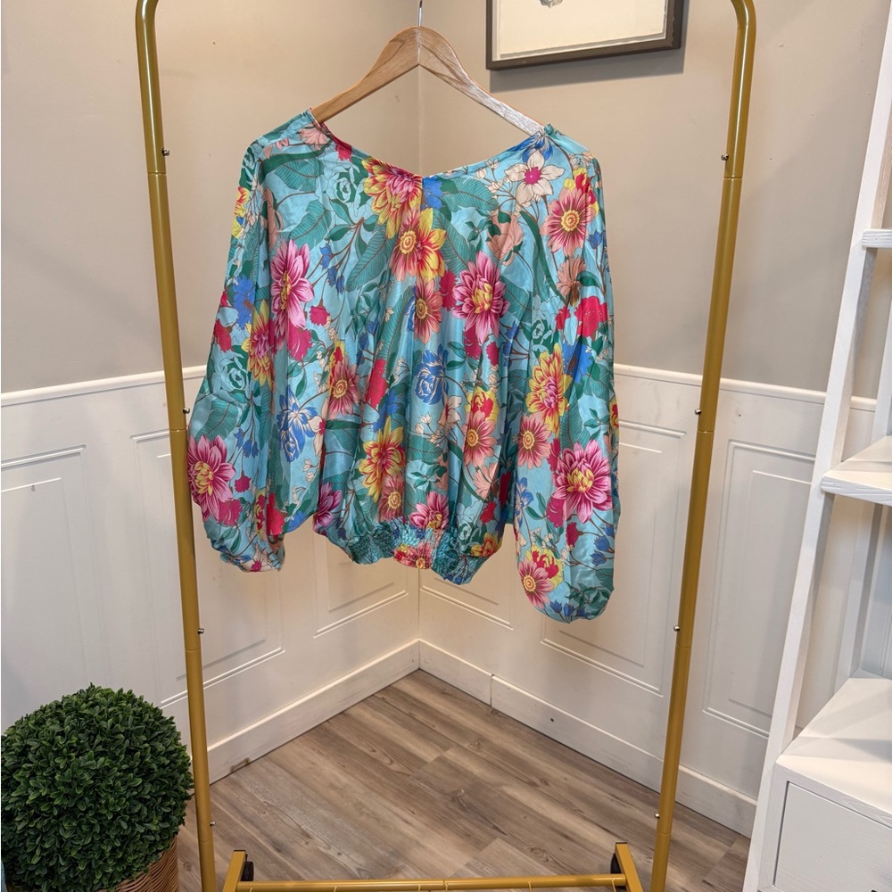 Umgee Aqua Floral V-Neck Balloon Sleeve Blouse size Small - Picture 4 of 4